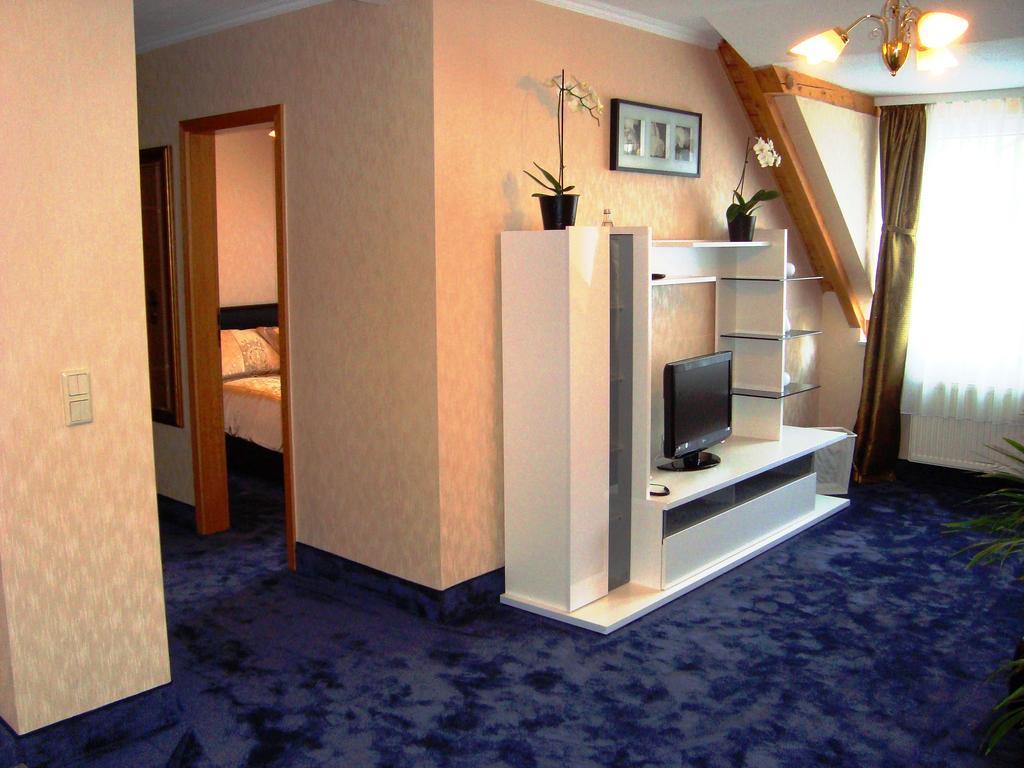 Hotel Zum Goldenen Hirsch Sankt Kilian Kültér fotó
