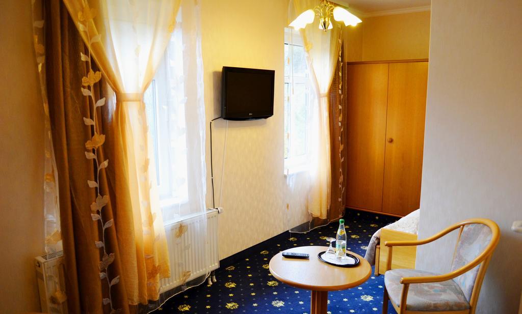 Hotel Zum Goldenen Hirsch Sankt Kilian Kültér fotó