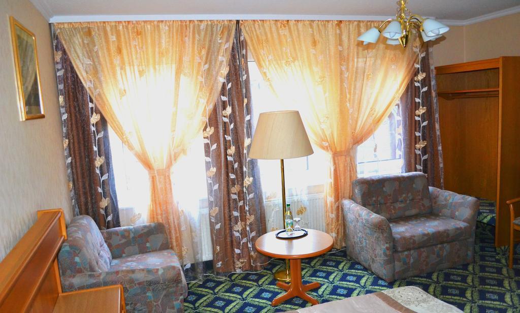 Hotel Zum Goldenen Hirsch Sankt Kilian Szoba fotó