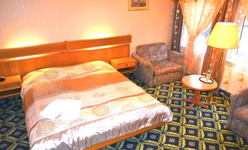 Hotel Zum Goldenen Hirsch Sankt Kilian Szoba fotó