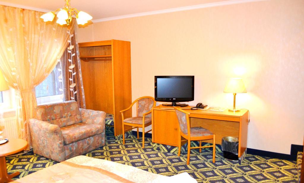Hotel Zum Goldenen Hirsch Sankt Kilian Szoba fotó