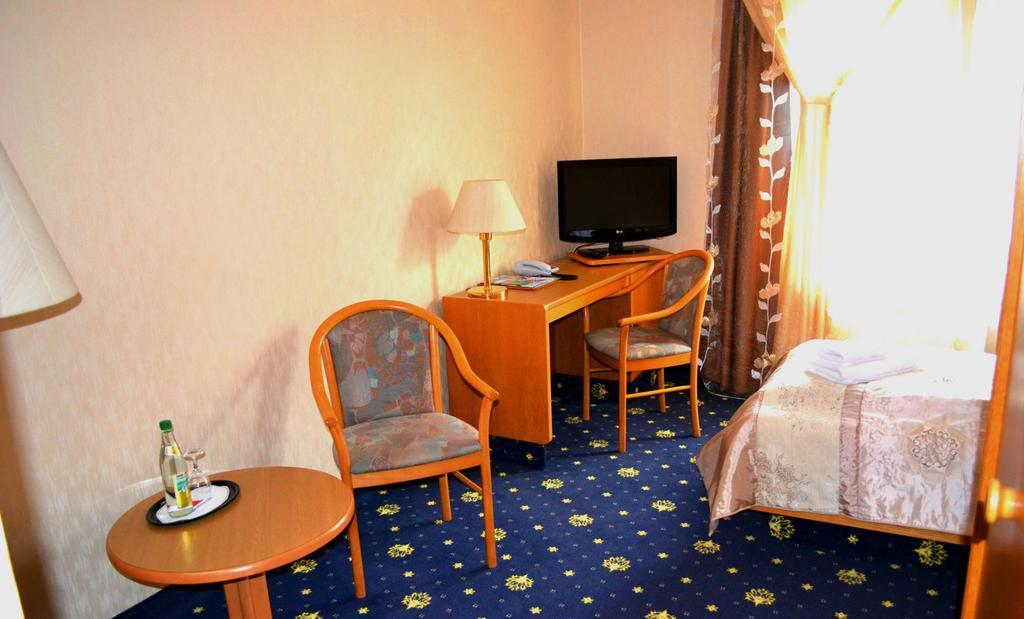 Hotel Zum Goldenen Hirsch Sankt Kilian Szoba fotó