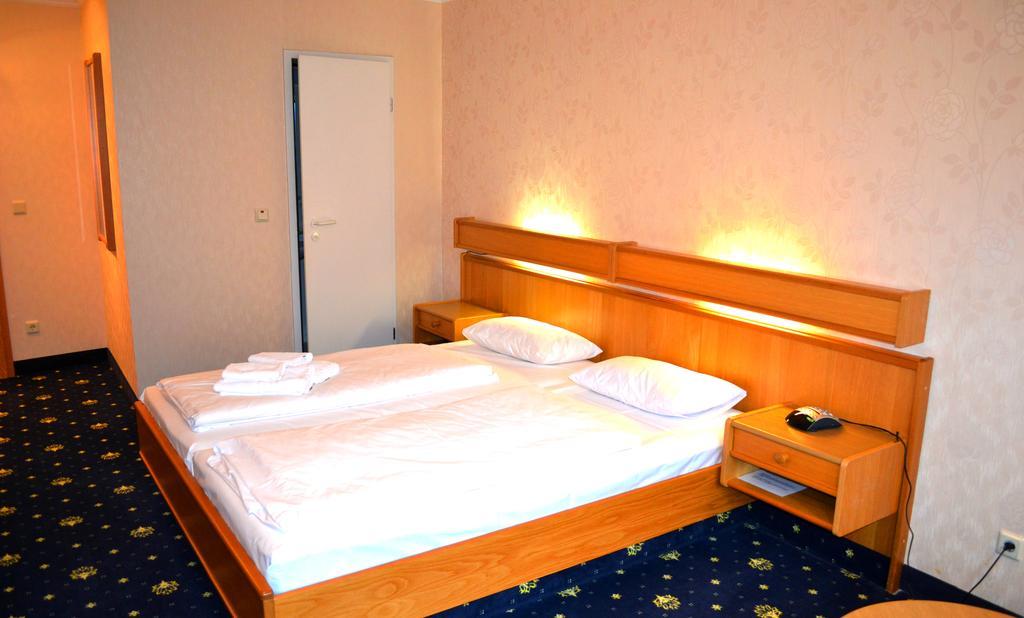 Hotel Zum Goldenen Hirsch Sankt Kilian Szoba fotó