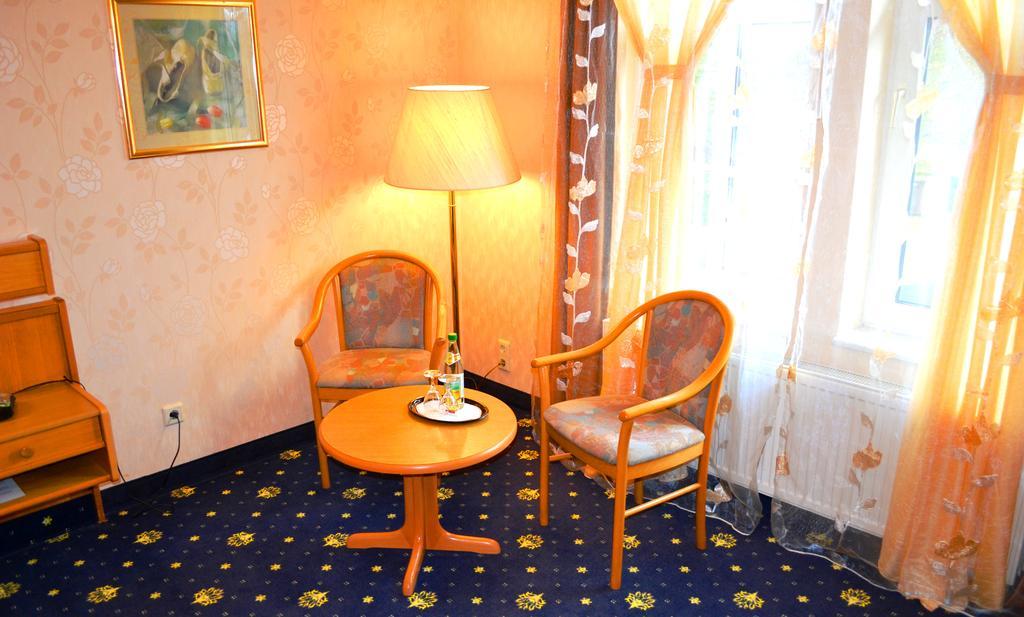 Hotel Zum Goldenen Hirsch Sankt Kilian Szoba fotó