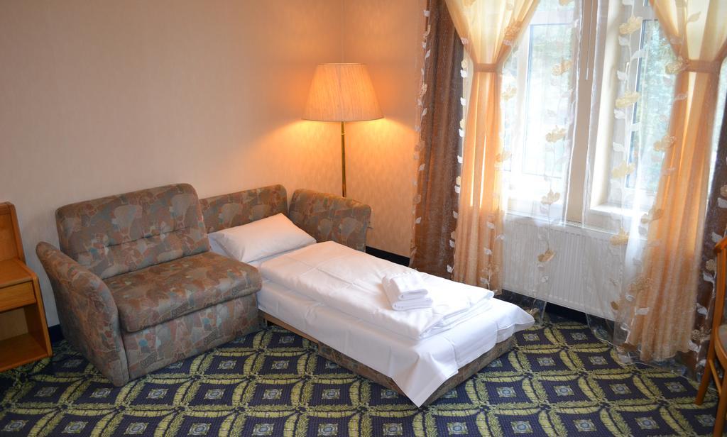Hotel Zum Goldenen Hirsch Sankt Kilian Szoba fotó