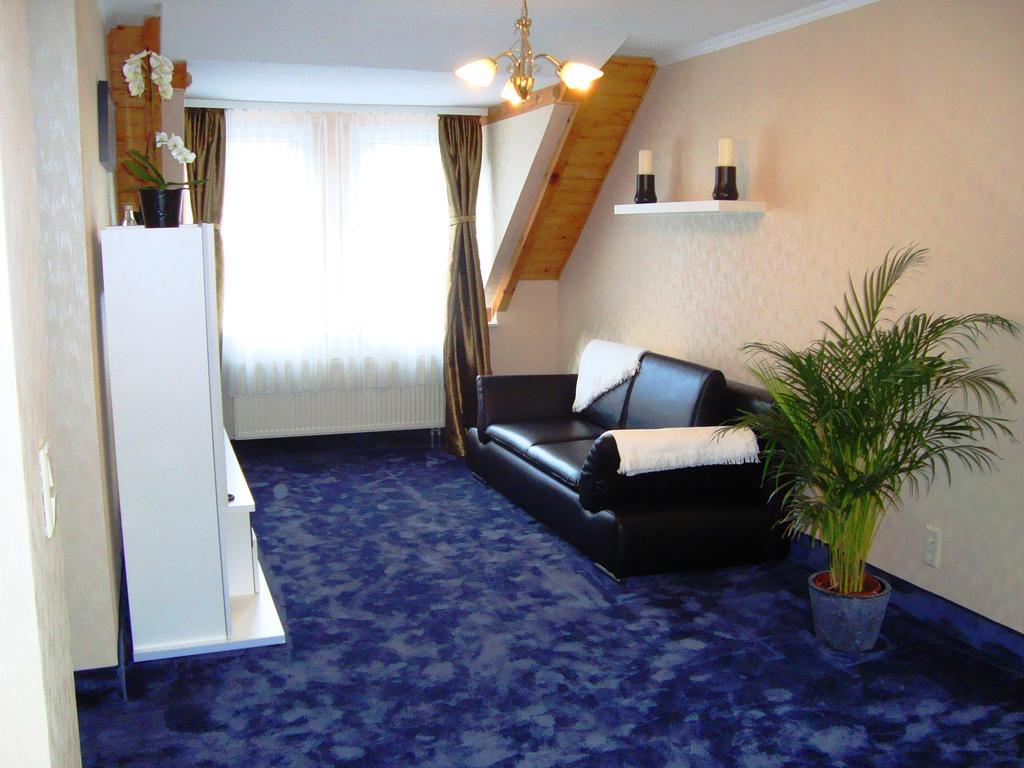 Hotel Zum Goldenen Hirsch Sankt Kilian Szoba fotó