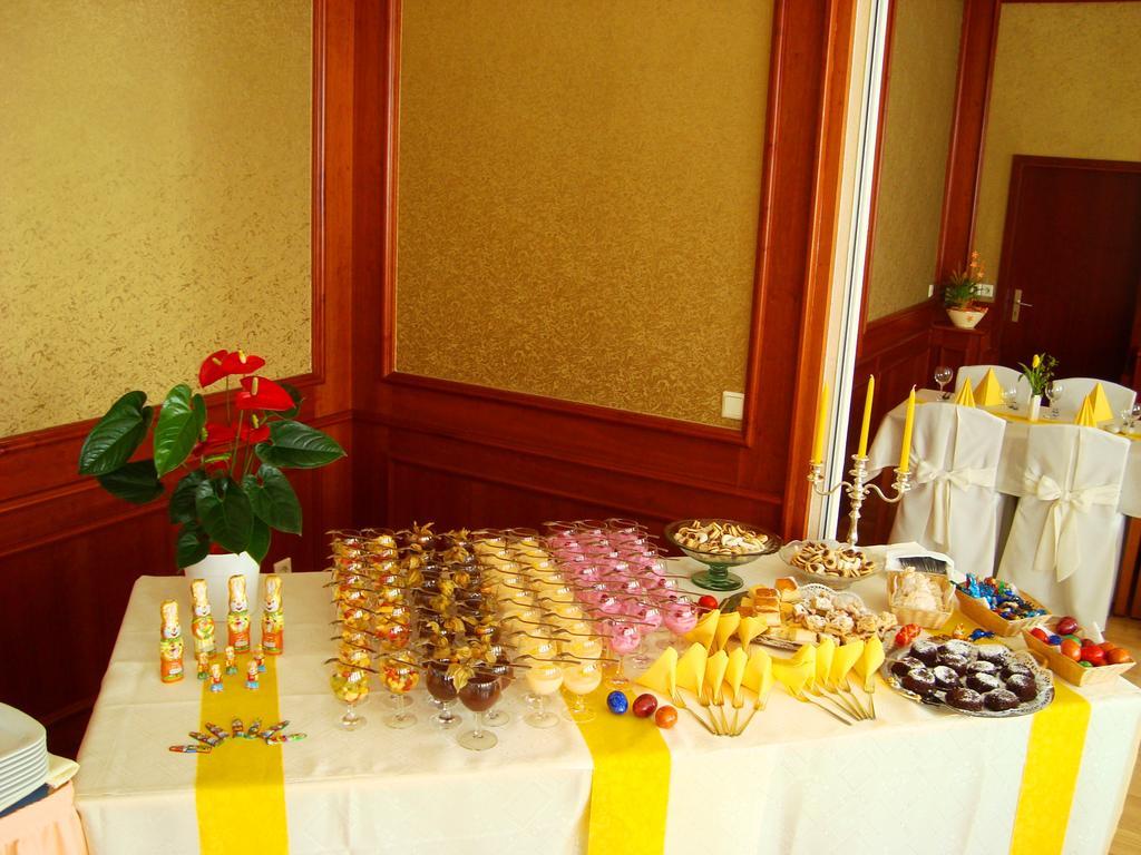Hotel Zum Goldenen Hirsch Sankt Kilian Kültér fotó