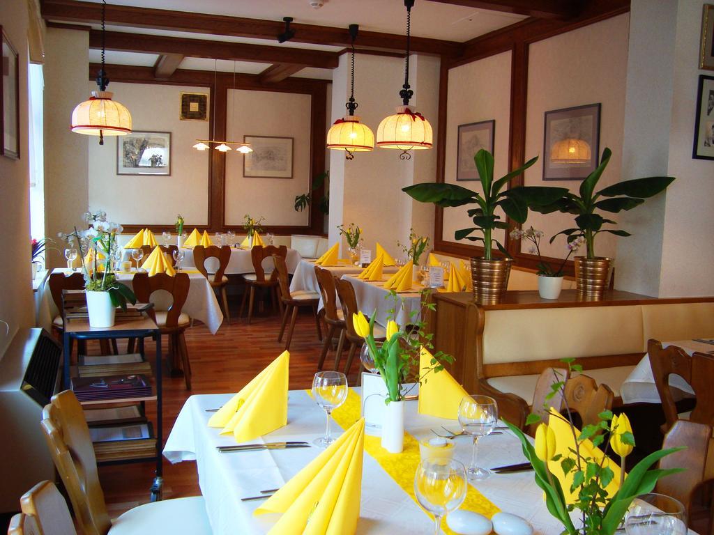 Hotel Zum Goldenen Hirsch Sankt Kilian Kültér fotó