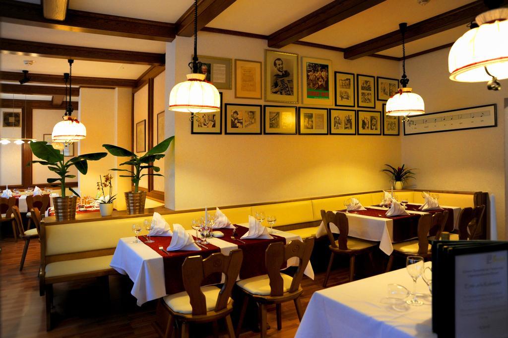 Hotel Zum Goldenen Hirsch Sankt Kilian Kültér fotó